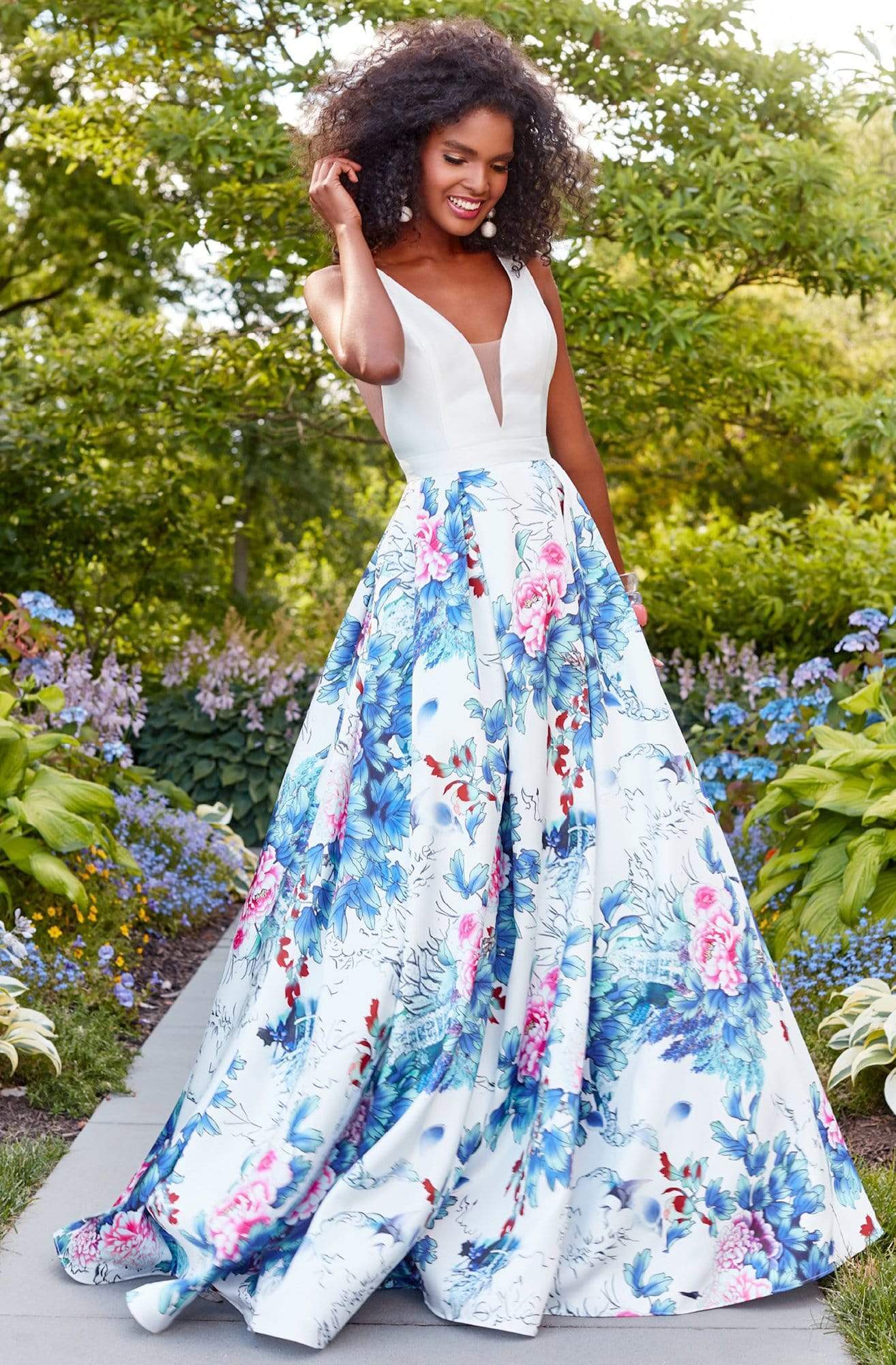 Light Sky Blue Floral Appliqued Blue Floral Prom Dress With Deep V Neck And  Sleeveless Design 2017 Floor Length Formal Party Gown For Celebrity Evenings  From Xzy1984316, $166.21 | DHgate.Com